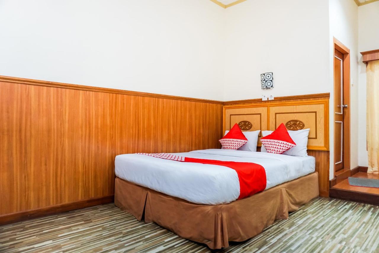 Oyo 375 Hotel Bougenville Syariah Padang  Eksteriør billede